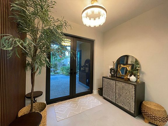 1533 NE 16th Ave interior