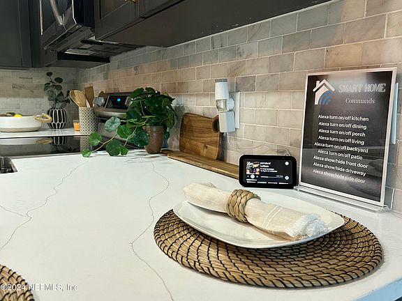 3234 Myra St kitchen